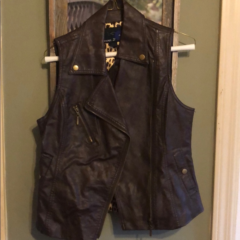 Vest - Picture 1 of 4